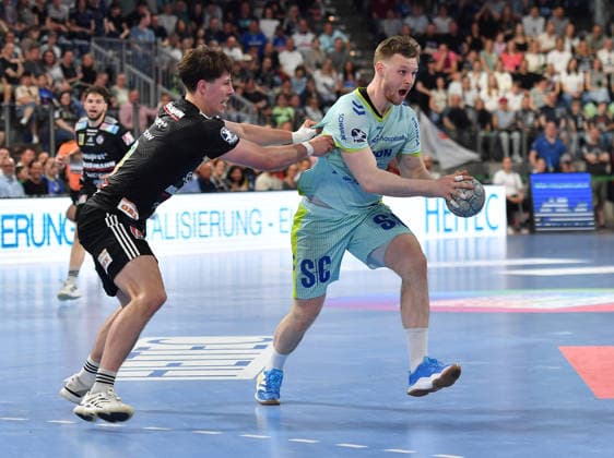 10 05 2026 Handball 1 Bundesliga DAIKIN HBL Season 2025 2026 31 Matchday HC Erlangen Metropolregion Nürnberg HCE VfL Gummersbach OGo xogox Florian Scheerer 10, HC Erlangen HCE Kristjan Horzen 27, VfL Gummersbach