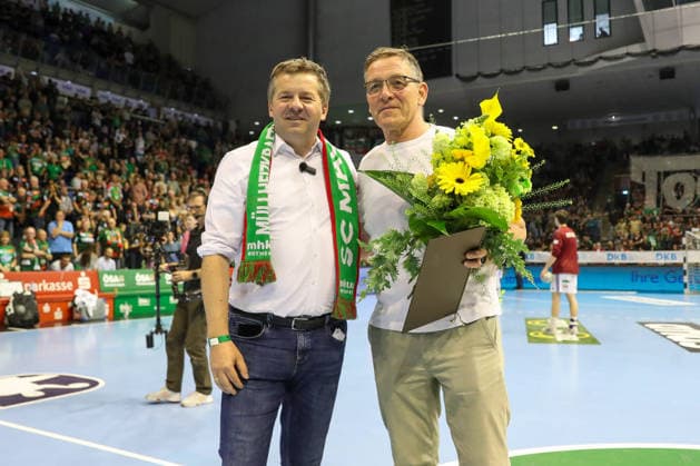 10 05 2026, xgox, Handball Daikin HBL SC Magdeburg Handball Sport Verein Hamburg emspor, v l National coach Alfred Gislason is honored by Sven Schulze Minister President, CDU Magdeburg