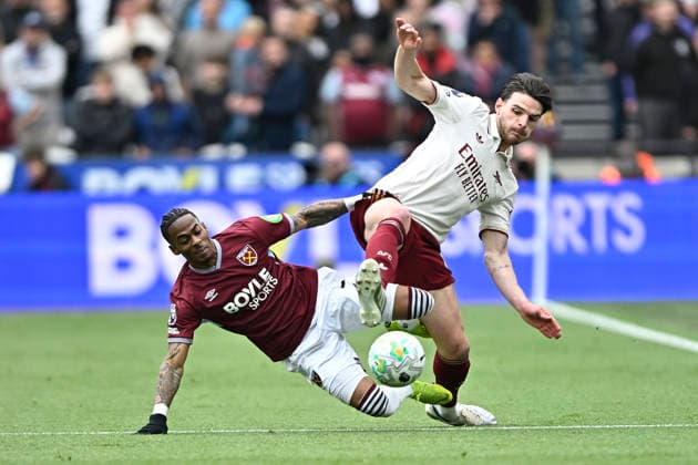 West Ham vs Arsenal Premier League Crysencio Summerville of West Ham United clashes with Declan Rice of Arsenal during the West Ham vs Arsenal, Premier League match at the London Stadium Stratford. London The London Stadium UK Copyright: xMartinxDaltonx WestHam_vs_Arsenal_100526_MD_008
