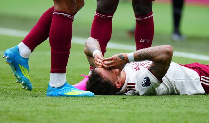 Ben White of Arsenal is forced off injured West Ham United v Arsenal, Premier League, Football, London Stadium, London , UK - 10 May 2026London London Stadium United Kingdom EDITORIAL USE ONLY No use with unauthorised audio, video, data, fixture lists, club league logos or live services. Online in-match use limited to 120 images, no video emulation. No use in betting, games or single club league player publications. Copyright: xJavierxGarcia Shutterstockx 16861795x