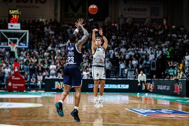 Steven Ashworth Gladiators Trier in a duel with Charles Callison MBC Syntainics , Vet Concept Gladiators Trier vs MBC Syntainics, Basketball, easyCredit BBL, Matchday 34, Season 2025 2026, 10 05 2026 Vet Concept Gladiators Trier vs MBC Syntainics, Basketball, easyCredit BBL, Matchday 34, Season 2025 2026, 10 05 2026 Copyright: xEibner-Pressefoto AlexanderxNeisx EP_ANS