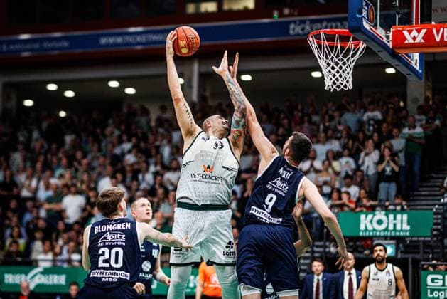 Maik Zirbes Gladiators Trier in a duel with Perttu Blomgren MBC Syntainics and Kresimir Nikic MBC Syntainics , Vet Concept Gladiators Trier vs MBC Syntainics, Basketball, easyCredit BBL, Matchday 34, Season 2025 2026, 10 05 2026 Vet Concept Gladiators Trier vs MBC Syntainics, Basketball, easyCredit BBL, Matchday 34, Season 2025 2026, 10 05 2026 Copyright: xEibner-Pressefoto AlexanderxNeisx EP_ANS