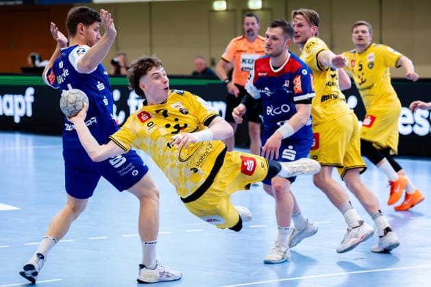 Krefeld, 10 05 2026, Handball, Men, 2 Bundesliga, 31 Matchday, 2025 2026 HSG Krefeld Niederrhein HBW Balingen Weilstetten Marvin Kix HSG Krefeld Niederrhein, 7 on goal throw