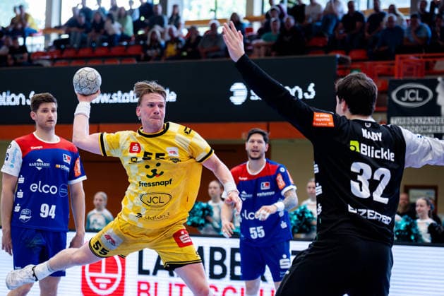 Krefeld, 10 05 2026, Handball, Men, 2 Bundesliga, 31 Matchday, 2025 2026 HSG Krefeld Niederrhein HBW Balingen Weilstetten Niklas Ingenpaß HSG Krefeld Niederrhein, 55 on goal throw