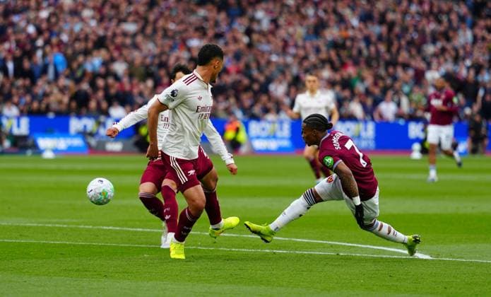 Crysencio Summerville of West Ham United shoots wide West Ham United v Arsenal, Premier League, Football, London Stadium, London , UK - 10 May 2026London London Stadium United Kingdom EDITORIAL USE ONLY No use with unauthorised audio, video, data, fixture lists, club league logos or live services. Online in-match use limited to 120 images, no video emulation. No use in betting, games or single club league player publications. Copyright: xJavierxGarcia Shutterstockx 16861795ac