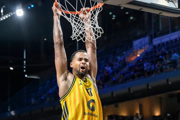 f l Norris Agbakoko Alba 17 , cheering, joy, happy about his basket, dunk, GER, Berlin, Basketball, Alba Berlin vs Science City Jena, in the Max Schmeling Halle , BBL, 10 5 2026 Copyright: HMBxMedia UwexKoch
