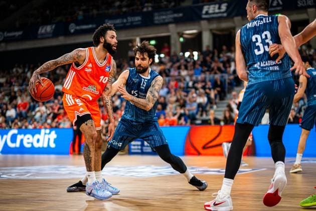 Tevin Brown 10 Rasta Vechta with the ball while Marcel Keßen 15 MLP Academics Heidelberg defends in the SNP dome in Heidelberg BBL season finale Tevin Brown 10 Rasta Vechta against Marcel Keßen 15 MLP Academics Heidelberg Copyright: xMichaelxGelhardtx