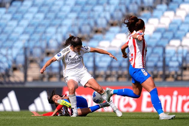 May 10, 2026, Valdebebas, Madrid, Spain: Lauren Eduarda Leal Costa of Atletico de Madrid and Alba Redondo of Real Madrid compete for the ball during the Spanish Women League, Liga F, football match played between Real Madrid and Atletico De Madrid at Alfredo Di Stefano stadium on May 10, 2026, in Valdebebas, Madrid, Spain. Valdebebas Spain - ZUMAa181 20260510_zaa_a181_074 Copyright: xDennisxAgyemanx