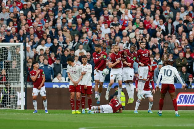 Premier League 2025 26 West Ham v Arsenal London Stadium 10.05.2026 Eberechi Eze of Arsenal free kick Premier League 2025 26 West Ham v Arsenal London Stadium 10.05.2026 Photograph By Marc Aspland The Times  Copyright: xMarcxAsplandx NINTCHDBPICT001079639770
