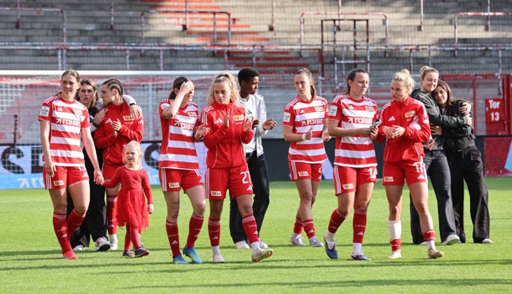 Union womens team at the lap of honor after the end of the match Sport Football Soccer 1 Bundesliga Women Women 25 Matchday Season 2025 2026 10 05 2026 1 FC Union Berlin vs TSG Hoffenheim DFL regulations prohibit any use of photographs as image sequences and or quasi video