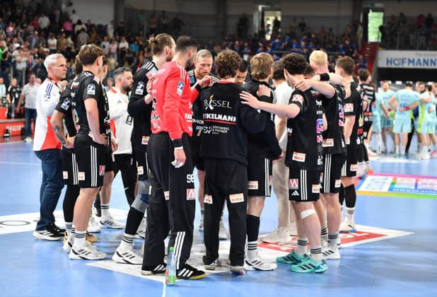 10 05 2026 Handball 1 Bundesliga DAIKIN HBL Season 2025 2026 31 Matchday HC Erlangen Metropolregion Nuremberg HCE VfL Gummersbach OGo xogox Team Team after the end of the match