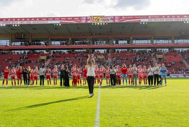 Soccer, Women, Season 2025 2026, Google Pixel Women Bundesliga 25 Matchday , 1 FC Union Berlin TSG 1899 Hoffenheim, Coach Ailien Poese 1 FC Union is celebrated and bid farewell by the fans after the final whistle, 10 05 2026, Copyright: xMatthiasxKochx