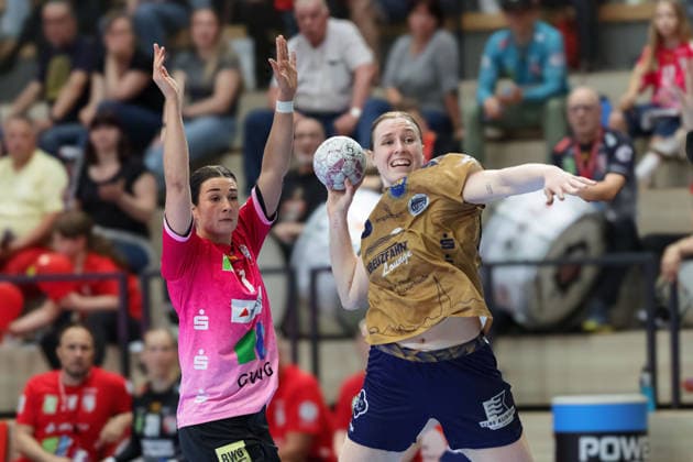 Engelina Alida Corona Molenaar Halle, 7 , Jolina Huhnstock BSV, 45 , SV Union Halle Neustadt vs Buxtehuder SV, Handball Bundesliga Frauen, Play Offs 5 11 Matchday 4, Season 2025 26, 10 05 2026 Halle SWH Arena Sachsen Anhalt Germany