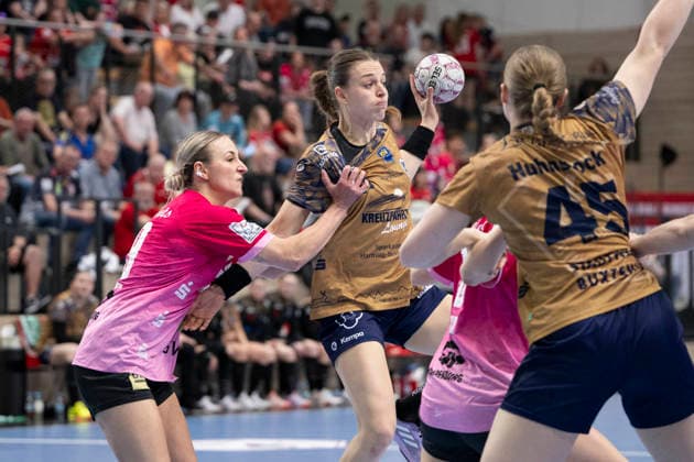 Handball Bundesliga Women,HBF, Season 2025 2026 SV Union Halle Neustadt vs Buxtehuder SV Halle, Germany 10 May 2026 In the picture from left in duel Lea Gruber Halle and Isabelle Doelle Buxtehude Halle Saale SWH Arena Sachsen Anhalt Germany