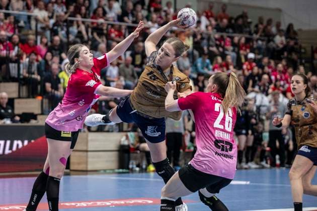 Handball Bundesliga Women,HBF, Season 2025 2026 SV Union Halle Neustadt vs Buxtehuder SV Halle, Germany 10 May 2026 In the picture from left in duel Fabienne Büch Buech Halle , Johanna Andresen Buxtehude and Cara Reuthal Halle Halle Saale SWH Arena Sachsen Anhalt Germany