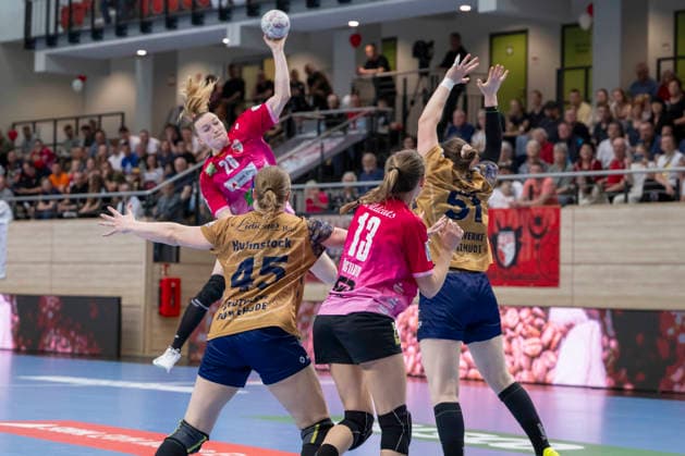 Handball Bundesliga Women,HBF, Season 2025 2026 SV Union Halle Neustadt vs Buxtehuder SV Halle, Germany 10 May 2026 In the picture from left Cara Reuthal Halle , Jolina Huhnstock Buxtehude , Madeleine Östlund Oestlund Halle and Lyn Elisabeth Lück Lueck Buxtehude Halle Saale SWH Arena Sachsen Anhalt Germany