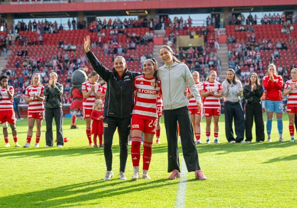 Soccer, Women, Season 2025 2026, Google Pixel Women Bundesliga 25 Matchday , 1 FC Union Berlin TSG 1899 Hoffenheim, f l Athanasia Moraitou 1 FC Union , Fatma Sakar 1 FC Union and goalkeeper Julia Kassen 1 FC Union are celebrated and bid farewell by the fans after the final whistle, 10 05 2026, Copyright: xMatthiasxKochx