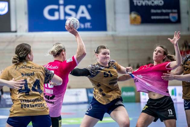 Handball Bundesliga Women,HBF, Season 2025 2026 SV Union Halle Neustadt vs Buxtehuder SV Halle, Germany 10 May 2026 In the picture from left Carina Senel Buxtehude , Lea Gruber Halle , Lyn Elisabeth L ck Lueck Buxtehude and Madeleine Östlund Oestlund Halle Halle Saale SWH Arena Sachsen Anhalt Germany