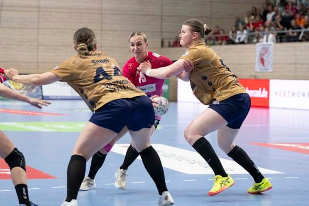 Handball Bundesliga Women,HBF, Season 2025 2026 SV Union Halle Neustadt vs Buxtehuder SV Halle, Germany 10 May 2026 In the picture from left Carina Senel Buxtehude , Lea Gruber Halle and Lyn Elisabeth Lück Lueck Buxtehude Halle Saale SWH Arena Sachsen Anhalt Germany