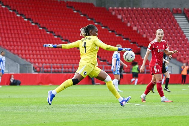 ST HELENS ENGLAND MAY 10 : Chiamka Nnadozie (1 Brighton) takes a goal kick during the Adobe WFA cup Semi Final match between Liverpool and Brighton and Hove Albion, St Helens Stadium on 10th May 2026 in St Helens England (Photo by Clare Overfield Sports Press Photo) Copyright: xClarexOverfieldx xSPPx Sportspressphoto_SPR144066