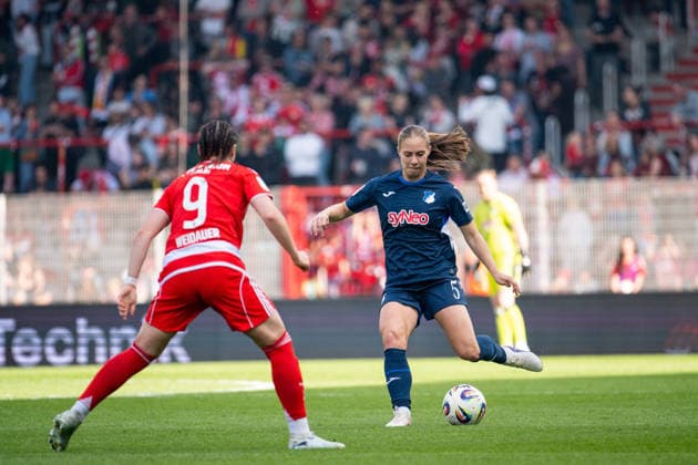 GER, 1 FFBL, 1 FC Union Berlin vs TSG 1899 Hoffenheim 10 05 2026, Alte Försterei, Berlin, GER, 1 FFBL, 1 FC Union Berlin vs TSG 1899 Hoffenheim, in the picture Jamilla Rankin TSG Hoffenheim, 05 on the ball, in front Sophie Weidauer Union Berlin, 09 , DFB regulations prohibit any use of photographs as image sequences and or quasi video nordphotoxGmbHx xMemmler nph00005