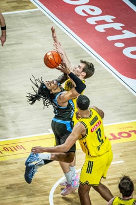 Basketball Berlin 10 05 2026 Season 2025 2026 EasyCredit BBL 1 Bundesliga Men, Men Alba Berlin Science City Jena Ikenna Iroegbu Jena, No 01 Malte Delow Alba Berlin, No 06 Norris Agbakoko Alba Berlin, No 17