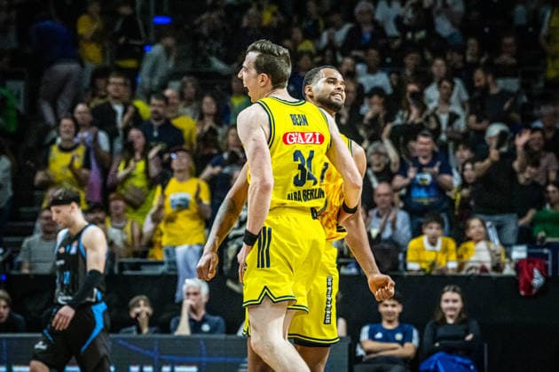 Basketball Berlin 10.05.2026 Saison 2025 2026 EasyCredit BBL 1. Bundesliga Männer, Herren Alba Berlin - Science City Jena Norris Agbakoko (Alba Berlin, No.17) Justin Bean (Alba Berlin, No.34) Jubel *** Basketball Berlin 10 05 2026 Season 2025 2026 EasyCredit BBL 1 Bundesliga Men, Men Alba Berlin Science City Jena Norris Agbakoko Alba Berlin, No 17 Justin Bean Alba Berlin, No 34 Jubel