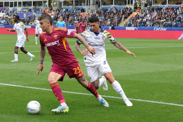 May 10, 2026, Parma: AS Roma s Gianluca Mancini battle for the ball with Parma Calcio s Lautaro Valenti during the italian soccer, Serie A match between Parma Calcio vs AS Roma on May 10, 2026 at the Ennio Tardini stadium in Parma (PR), Italy. ANSA . Soccer: Serie A; Parma Vs Roma  - ZUMAa110 20260510_zaf_a110_050 Copyright: xDavidexCasentinix
