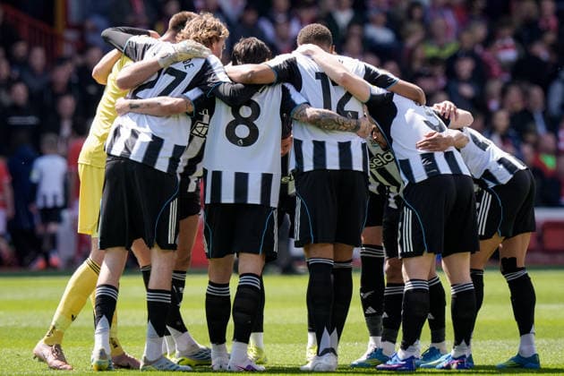 Nottingham Forest v Newcastle United - Premier League Newcastle players, led by Dan Burn of Newcastle United, participate in a pre-match team huddle during the Premier League match between Nottingham Forest and Newcastle United at City Ground in Nottingham, United Kingdom, on May 10, 2026. Nottingham Nottinghamshire United Kingdom  Copyright: xNewsxImagesx originalFilename:cosgrove-premierl260510_npyQ2.jpg