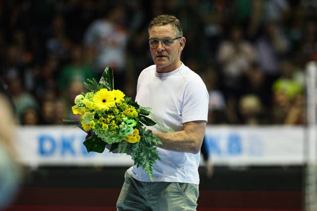 National coach Alfred Gislason receives the Order of Merit of Saxony-Anhalt from Minister President Sven Schulze CDU,Saxony-Anhalt Handball Bundesliga Season 2025 2026 SC Magdeburg vs HSV Hamburg at the GETEC Arena in Magdeburg Handball,Germany,10 05 2026