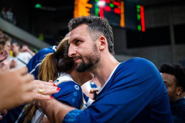 Paul Zipser 9 MLP Academics Heidelberg shows emotions after the game in Heidelberg Emotional hug in Heidelberg Copyright: xMichaelxGelhardtx