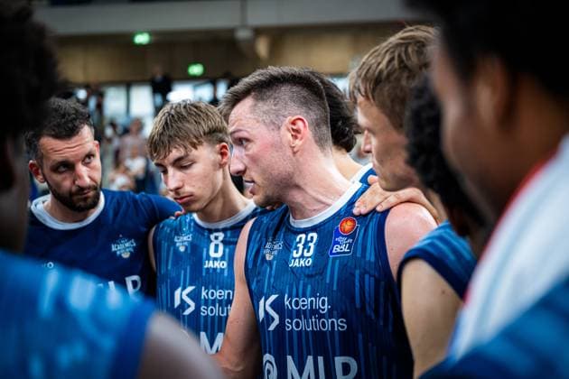 Dominic Vengert 8 MLP Academics Heidelberg , Niklas Würzner 2 MLP Academics Heidelberg , Ryan Mikesell 33 MLP Academics Heidelberg and Paul Zipser 9 MLP Academics Heidelberg in concentrated team meeting in the SNP dome in Heidelberg Intensive team meeting in Heidelberg Copyright: xMichaelxGelhardtx