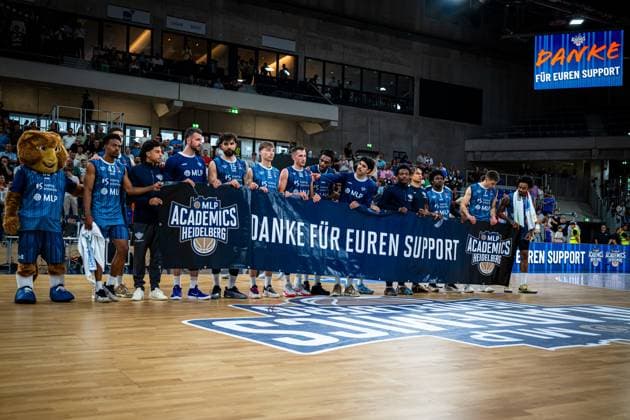 Paul Zipser 9 MLP Academics Heidelberg , Marcel Keßen 15 MLP Academics Heidelberg and Eric Reed Jr 43 MLP Academics Heidelberg with teammates thank the fans in Heidelberg after the season Farewell to Paul Zipser 9 MLP Academics Heidelberg and team Copyright: xMichaelxGelhardtx