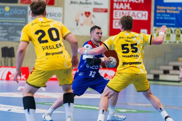 Lukas Siegler HSG Krefeld Niederrhein, 20 , Merlin Fuß HBW Balingen Weilstetten, 13 on the ball against Niklas Ingenpass HSG Krefeld Niederrhein, 55 HSG Krefeld Niederrhein vs HBW Balingen Weilstetten, Handball, 2 HBL, Matchday 31, Season 2025 26, 10 05 2026, HSG Krefeld Niederrhein vs HBW Balingen Weilstetten, Handball, 2 HBL, Matchday 31, Season 2025 26, 10 05 2026 Krefeld Copyright: xEibner-Pressefoto LukasxBaldygax EP_LBA