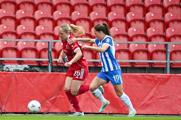 ST HELENS ENGLAND MAY 10 : Alice Bergstrom (25 Liverpool) and Marisa Olislagers (19 Brighton) chasing down the ball during the Adobe WFA cup Semi Final match between Liverpool and Brighton and Hove Albion, St Helens Stadium on 10th May 2026 in St Helens England (Photo by Clare Overfield Sports Press Photo) Copyright: xClarexOverfieldx xSPPx Sportspressphoto_SPR144071
