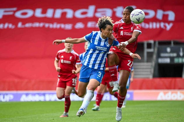 ST HELENS ENGLAND MAY 10 : Aurelie Csillag (27 Liverpool) and Moeka Minami (3 Brighton) Fighting to head the ball during the Adobe WFA cup Semi Final match between Liverpool and Brighton and Hove Albion, St Helens Stadium on 10th May 2026 in St Helens England (Photo by Clare Overfield Sports Press Photo) Copyright: xClarexOverfieldx xSPPx Sportspressphoto_SPR144072