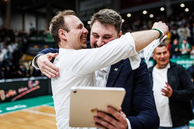 Jacques Schneider Gladiators Trier and co-coach Kevin Oberlack,,, celebrate the entry into the Playins Vet Concept Gladiators Trier vs MBC Syntainics, Basketball, easyCredit BBL, Matchday 34, Season 2025 2026, 10 05 2026 Vet Concept Gladiators Trier vs MBC Syntainics, Basketball, easyCredit BBL, Matchday 34, Season 2025 2026, 10 05 2026 Copyright: xEibner-Pressefoto AlexanderxNeisx EP_ANS