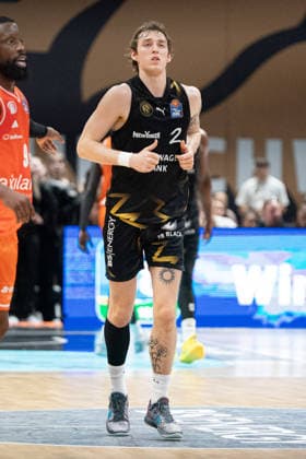 Benny Schroeder Nr 2 Basketball Loewen Braunschweig GER, Basketball Loewen Braunschweig vs Chemnitz 99ers, Basketball, easyCredit BBL, Week 34, Season 2025 26, 10 05 2026 GER, Basketball Loewen Braunschweig vs Chemnitz 99ers, Basketball, easyCredit BBL, Week 34, Season 2025 26, 10 05 2026 Braunschweig Copyright: xEibner-Pressefoto DanielxREINELTx EP_DRT
