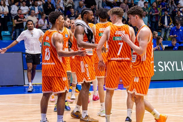 easyCredit Basketball Bundesliga BBL, Frankfurt am Main, Frankfurt Skyliners vs Ratiopharm Ulm, Süwag Energie Arena Frankfurt am Main 10 05 2026 easyCredit Basketball Bundesliga BBL, Frankfurt am Main, Germany 10 05 2026 The players of Ratiopharm Ulm after the won match, Basketball Bundesliga, Match of Frankfurt Skyliners vs Ratiopharm Ulm Süwag Energie Arena Frankfurt am Main Copyright: xBEAUTIFULxSPORTS Freudensteinx