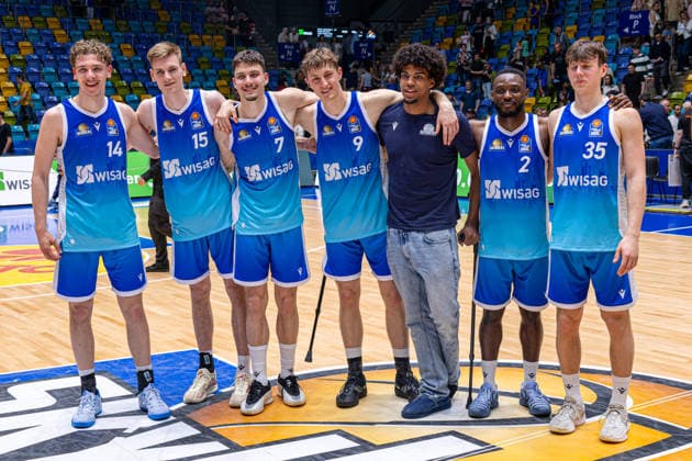 easyCredit Basketball Bundesliga BBL, Frankfurt am Main, Frankfurt Skyliners vs Ratiopharm Ulm, Süwag Energie Arena Frankfurt am Main 10 05 2026 easyCredit Basketball Bundesliga BBL, Frankfurt am Main, Germany 10 05 2026 The young players of the Frankfurt Skyliners after the game, Basketball Bundesliga, Game of Frankfurt Skyliners vs Ratiopharm Ulm Süwag Energie Arena Frankfurt am Main Copyright: xBEAUTIFULxSPORTS Freudensteinx