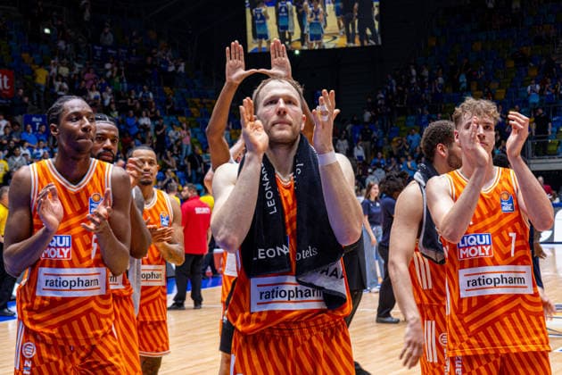 easyCredit Basketball Bundesliga BBL, Frankfurt am Main, Frankfurt Skyliners vs Ratiopharm Ulm, Süwag Energie Arena Frankfurt am Main 10 05 2026 easyCredit Basketball Bundesliga BBL, Frankfurt am Main, Germany 10 05 2026 The players of Ratiopharm Ulm after the won match, Basketball Bundesliga, Match of Frankfurt Skyliners vs Ratiopharm Ulm Süwag Energie Arena Frankfurt am Main Copyright: xBEAUTIFULxSPORTS Freudensteinx