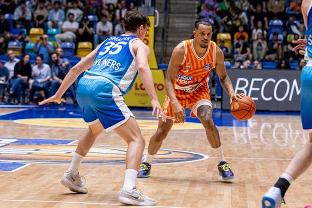 easyCredit Basketball Bundesliga BBL, Frankfurt am Main, Frankfurt Skyliners vs Ratiopharm Ulm, Süwag Energie Arena Frankfurt am Main 10 05 2026 easyCredit Basketball Bundesliga BBL, Frankfurt am Main, Germany 10 05 2026 Ratiopharm Ulm in possession of the ball, Basketball Bundesliga, Match of Frankfurt Skyliners vs Ratiopharm Ulm Süwag Energie Arena Frankfurt am Main Copyright: xBEAUTIFULxSPORTS Freudensteinx