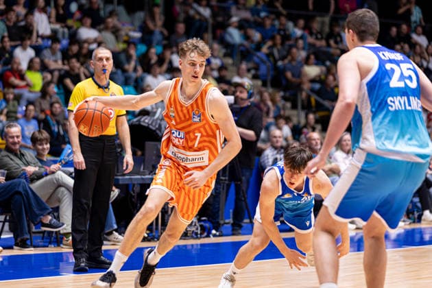 easyCredit Basketball Bundesliga BBL, Frankfurt am Main, Frankfurt Skyliners vs Ratiopharm Ulm, Süwag Energie Arena Frankfurt am Main 10 05 2026 easyCredit Basketball Bundesliga BBL, Frankfurt am Main, Germany 10 05 2026 Tobias Jensen Ratiopharm Ulm, 7 on the ball, Basketball Bundesliga, Match of Frankfurt Skyliners vs Ratiopharm Ulm Süwag Energie Arena Frankfurt am Main Copyright: xBEAUTIFULxSPORTS Freudensteinx