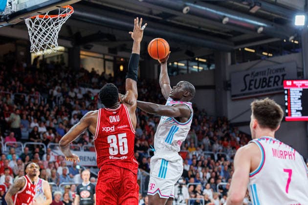 Ejiofor Onu BMA365 Bamberg Baskets, 35 , Kur Jongkuch Telekom Baskets Bonn, 15 , BMA365 Bamberg Baskets vs Telekom Baskets Bonn, Basketball, easyCredit BBL, Matchday 34, 10 05 2026 BMA365 Bamberg Baskets vs Telekom Baskets Bonn, Basketball, easyCredit BBL, Matchday 34, 10 05 2026 Bamberg Copyright: xEibner-Pressefoto G.xSantemizx EP_EER
