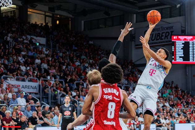 Demarcus Demonia BMA365 Bamberg Baskets, 08 , Joel Aminu Telekom Baskets Bonn, 21 , BMA365 Bamberg Baskets vs Telekom Baskets Bonn, Basketball, easyCredit BBL, Matchday 34, 10 05 2026 BMA365 Bamberg Baskets vs Telekom Baskets Bonn, Basketball, easyCredit BBL, Matchday 34, 10 05 2026 Bamberg Copyright: xEibner-Pressefoto G.xSantemizx EP_EER