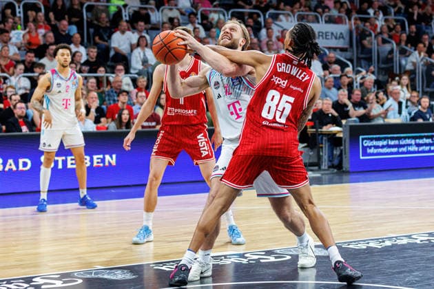 Melvin Jostmann Telekom Baskets Bonn, 12 , Austin Crowley BMA365 Bamberg Baskets, 85 , BMA365 Bamberg Baskets vs Telekom Baskets Bonn, Basketball, easyCredit BBL, Matchday 34, 10 05 2026 BMA365 Bamberg Baskets vs Telekom Baskets Bonn, Basketball, easyCredit BBL, Matchday 34, 10 05 2026 Bamberg Copyright: xEibner-Pressefoto G.xSantemizx EP_EER