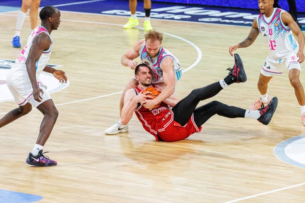 Melvin Jostmann Telekom Baskets Bonn, 12 , Daniel Keppeler BMA365 Bamberg Baskets, 31 , BMA365 Bamberg Baskets vs Telekom Baskets Bonn, Basketball, easyCredit BBL, Matchday 34, 10 05 2026 BMA365 Bamberg Baskets vs Telekom Baskets Bonn, Basketball, easyCredit BBL, Matchday 34, 10 05 2026 Bamberg Copyright: xEibner-Pressefoto G.xSantemizx EP_EER