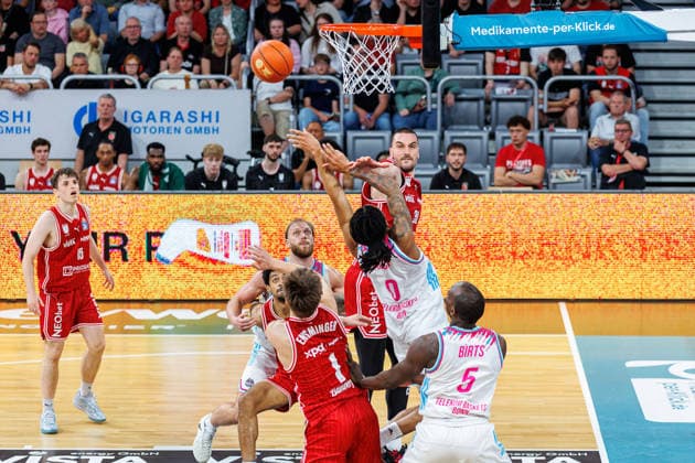 Zachary Ensminger BMA365 Bamberg Baskets, 01 , Jalen Finch Telekom Baskets Bonn, 00 , Daniel Keppeler BMA365 Bamberg Baskets, 31 , BMA365 Bamberg Baskets vs Telekom Baskets Bonn, Basketball, easyCredit BBL, Matchday 34, 10 05 2026 BMA365 Bamberg Baskets vs Telekom Baskets Bonn, Basketball, easyCredit BBL, Matchday 34, 10 05 2026 Bamberg Copyright: xEibner-Pressefoto G.xSantemizx EP_EER