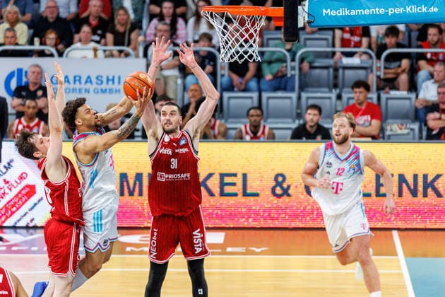 Adrian Petkovic BMA365 Bamberg Baskets, 15 , Alijah Comithier Telekom Baskets Bonn, 02 , Daniel Keppeler BMA365 Bamberg Baskets, 31 , BMA365 Bamberg Baskets vs Telekom Baskets Bonn, Basketball, easyCredit BBL, Matchday 34, 10 05 2026 BMA365 Bamberg Baskets vs Telekom Baskets Bonn, Basketball, easyCredit BBL, Matchday 34, 10 05 2026 Bamberg Copyright: xEibner-Pressefoto G.xSantemizx EP_EER
