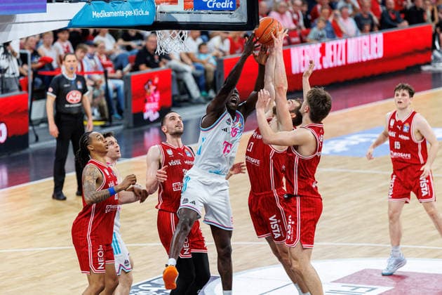 Austin Crowley BMA365 Bamberg Baskets, 85 , Daniel Keppeler BMA365 Bamberg Baskets, 31 , Kur Jongkuch Telekom Baskets Bonn, 15 , Moritz Krimmer BMA365 Bamberg Baskets, 27 , Zachary Ensminger BMA365 Bamberg Baskets, 01 , BMA365 Bamberg Baskets vs Telekom Baskets Bonn, Basketball, easyCredit BBL, Matchday 34, 10 05 2026 BMA365 Bamberg Baskets vs Telekom Baskets Bonn, Basketball, easyCredit BBL, Matchday 34, 10 05 2026 Bamberg Copyright: xEibner-Pressefoto G.xSantemizx EP_EER